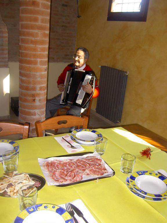 Agriturismo Ravaglia Grande Castel Guelfo Di Bologna Esterno foto
